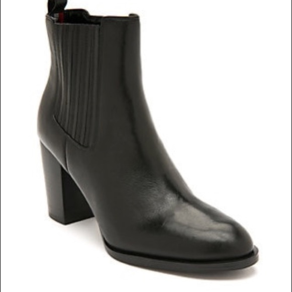 Tommy Hilfiger Leather Booties (size 8.5)